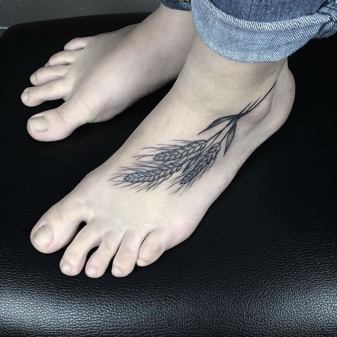 Yarinas Black and Gray Nature Tattoos