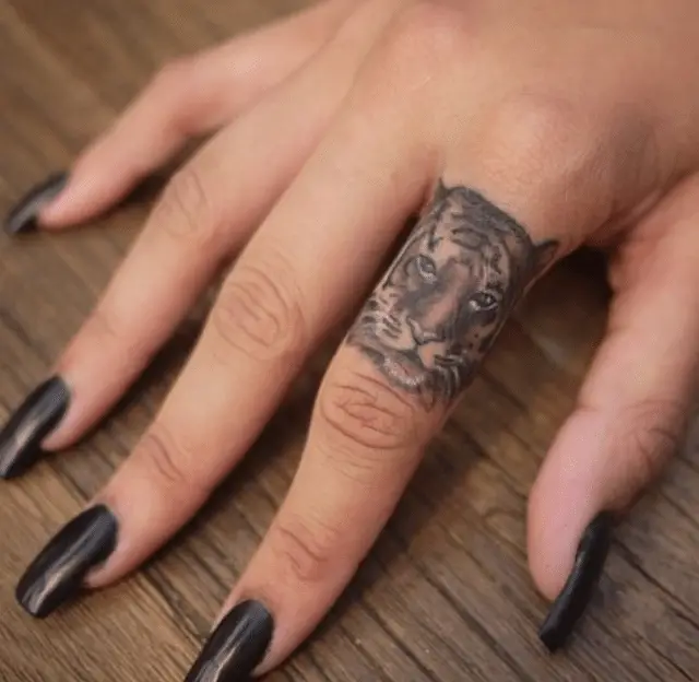 finger-tattoo-inspiration07