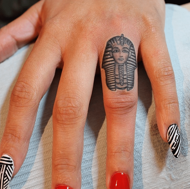 finger-tattoo-inspiration09