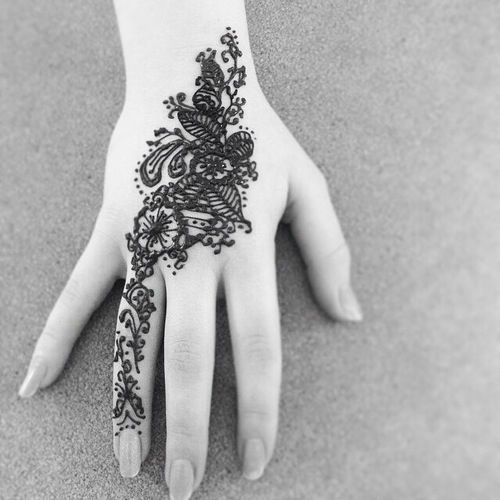 hand-henna-tattoo-designs10