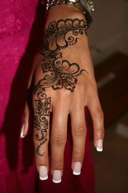 hand-henna-tattoo-designs30