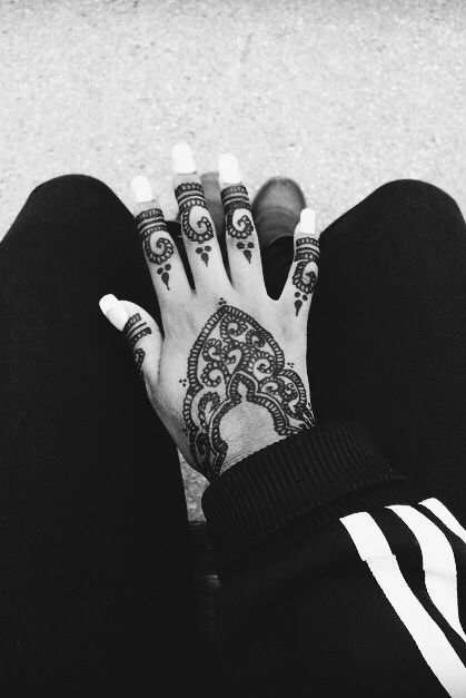 hand-henna-tattoo-designs34