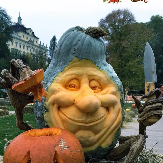 villafanestudios-pumpkin-carving11