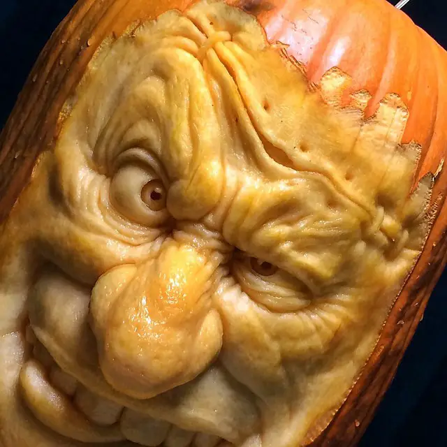 villafanestudios-pumpkin-carving17