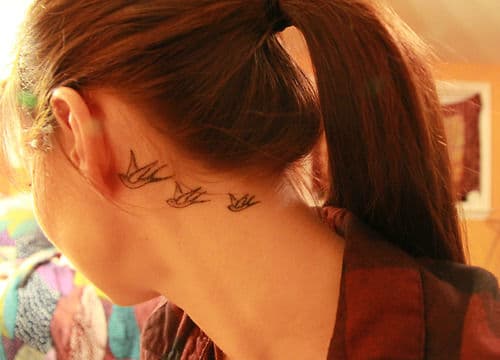 behind-the-ear-tattoos28