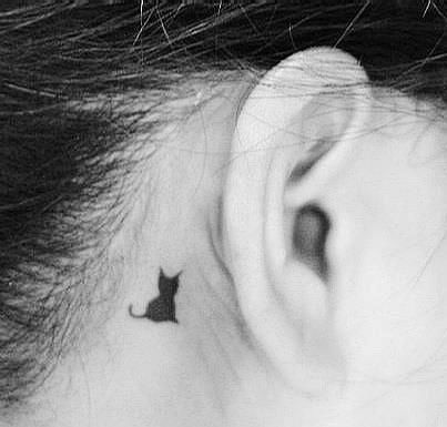 behind-the-ear-tattoos37