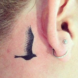 behind-the-ear-tattoos40