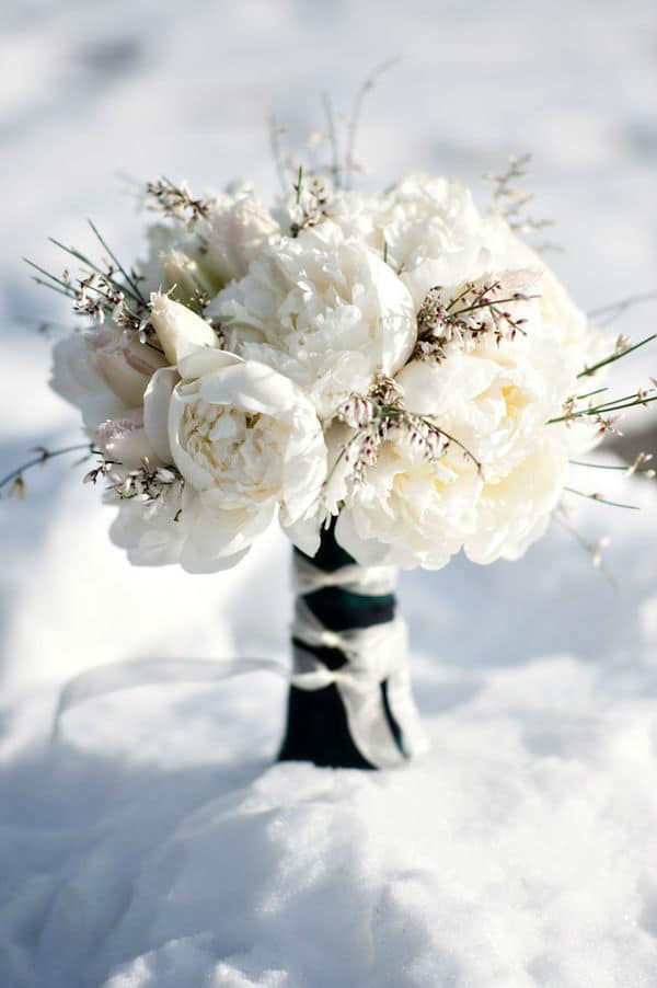 winter-bride-wedding-bouquet12