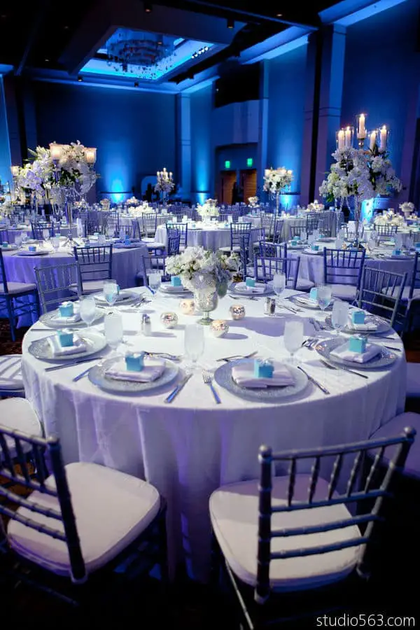 blue-white-winter-wedding-decoration14