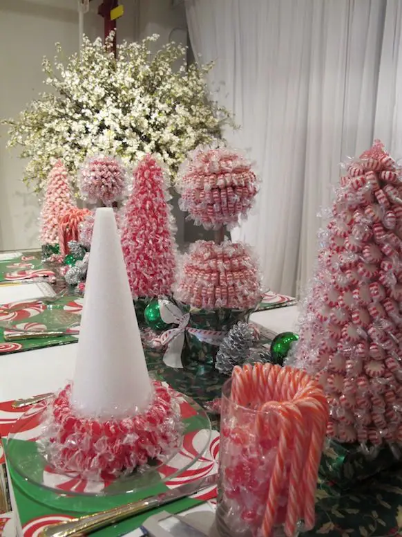 38 Candy Cane Inspired Christmas Decorations