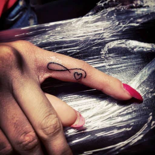inner-finger-tattoo15