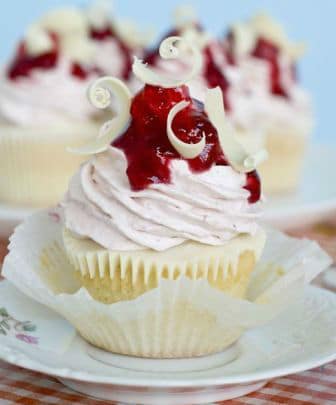 valentine-cupcake-heart219