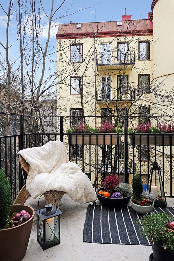 small-balcony-decoration58