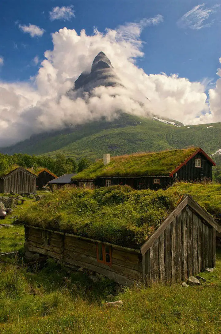scandinavia-hobbit-homes005