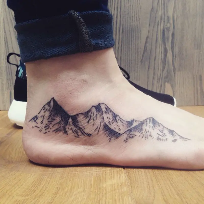 Mountain tattoo in Yellowstone National Park  Tatuaje de montaña Tatuaje  mar Forma de tatuaje