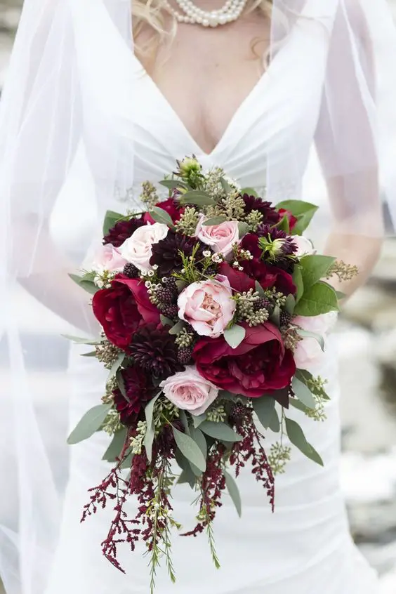 Romantic and Elegant Red Bridal Bouquet Ideas