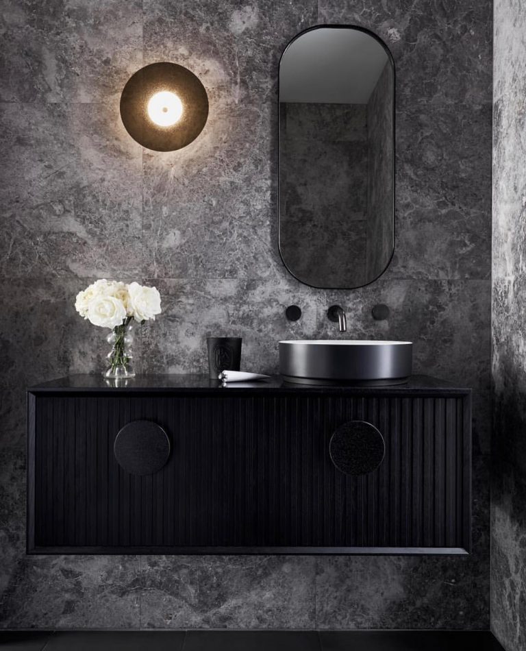 28 Exquisite Black Bathroom Design Ideas