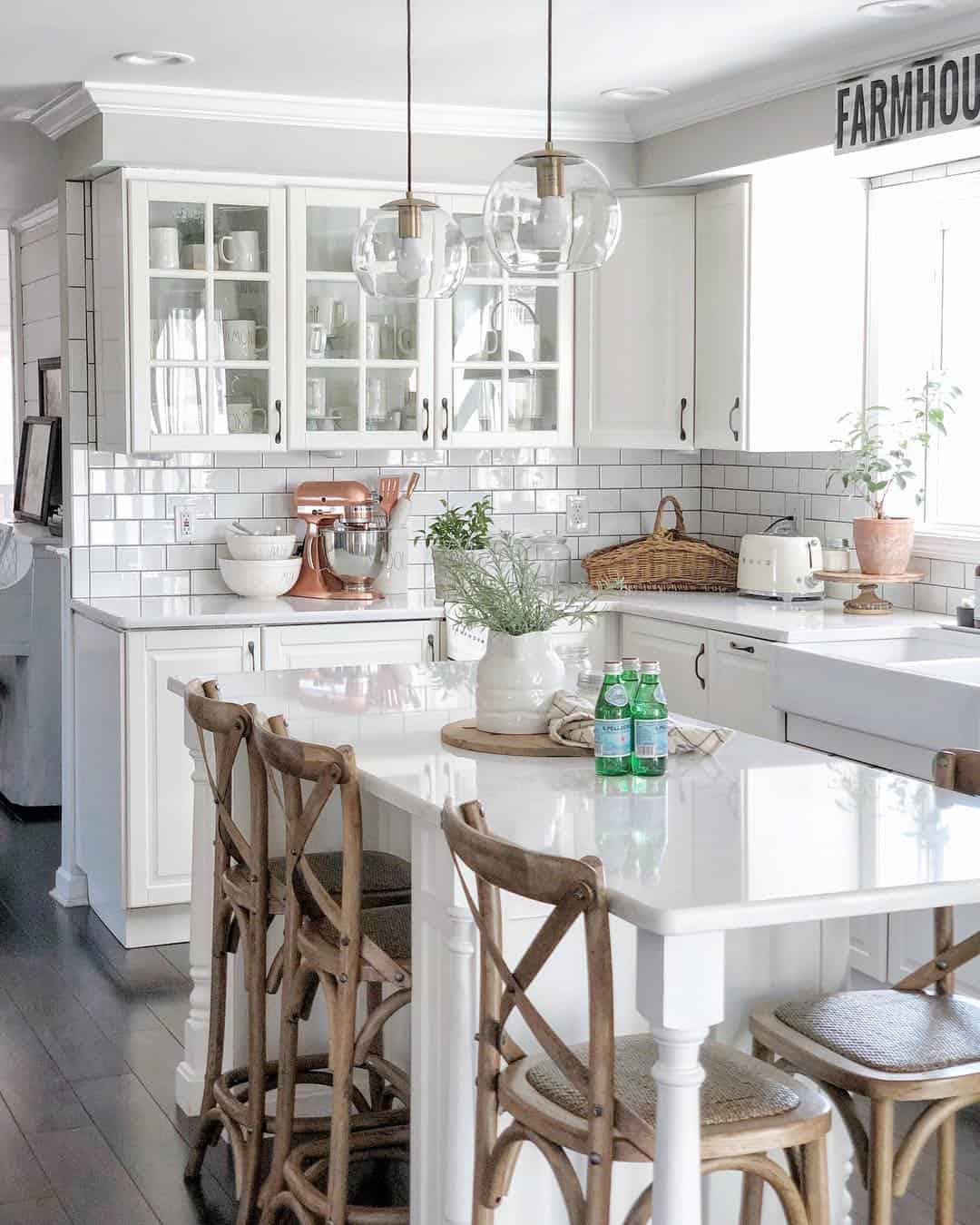 28 Pure and Clean White Kitchen Design Ideas
