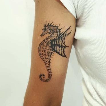22 Unique and Mysterious Sea Horse Tattoo Examples