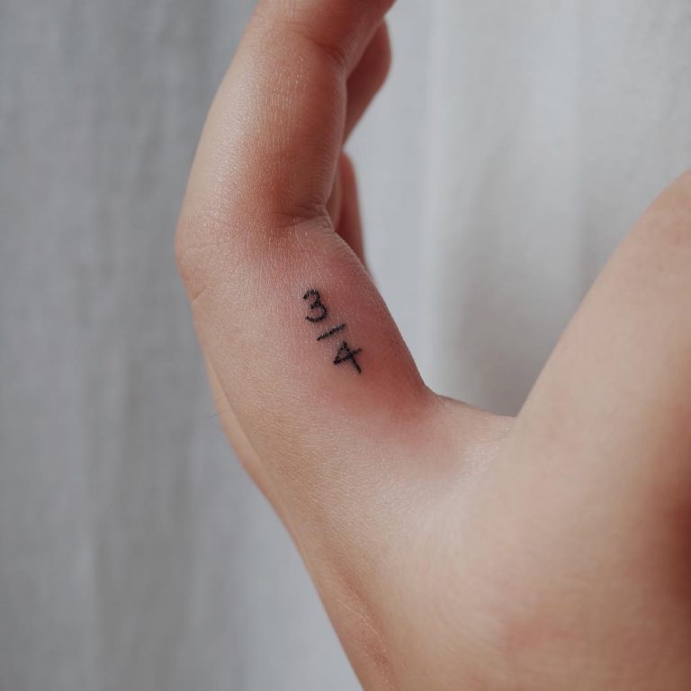 Minimalist Hand-Poke Tattoo Designs by Shin Yeoreum – SORTRA