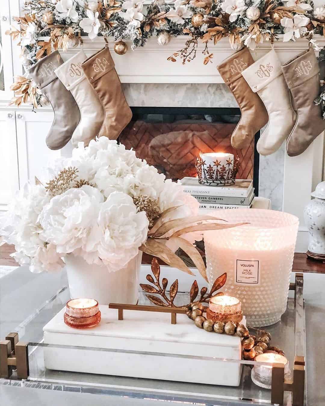22 Festive Mantel Decoration Ideas For Christmas 22 Festive Mantel Decoration Ideas For Christmas