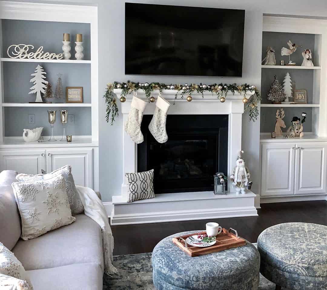 22 Festive Mantel Decoration Ideas For Christmas 22 Festive Mantel Decoration Ideas For Christmas
