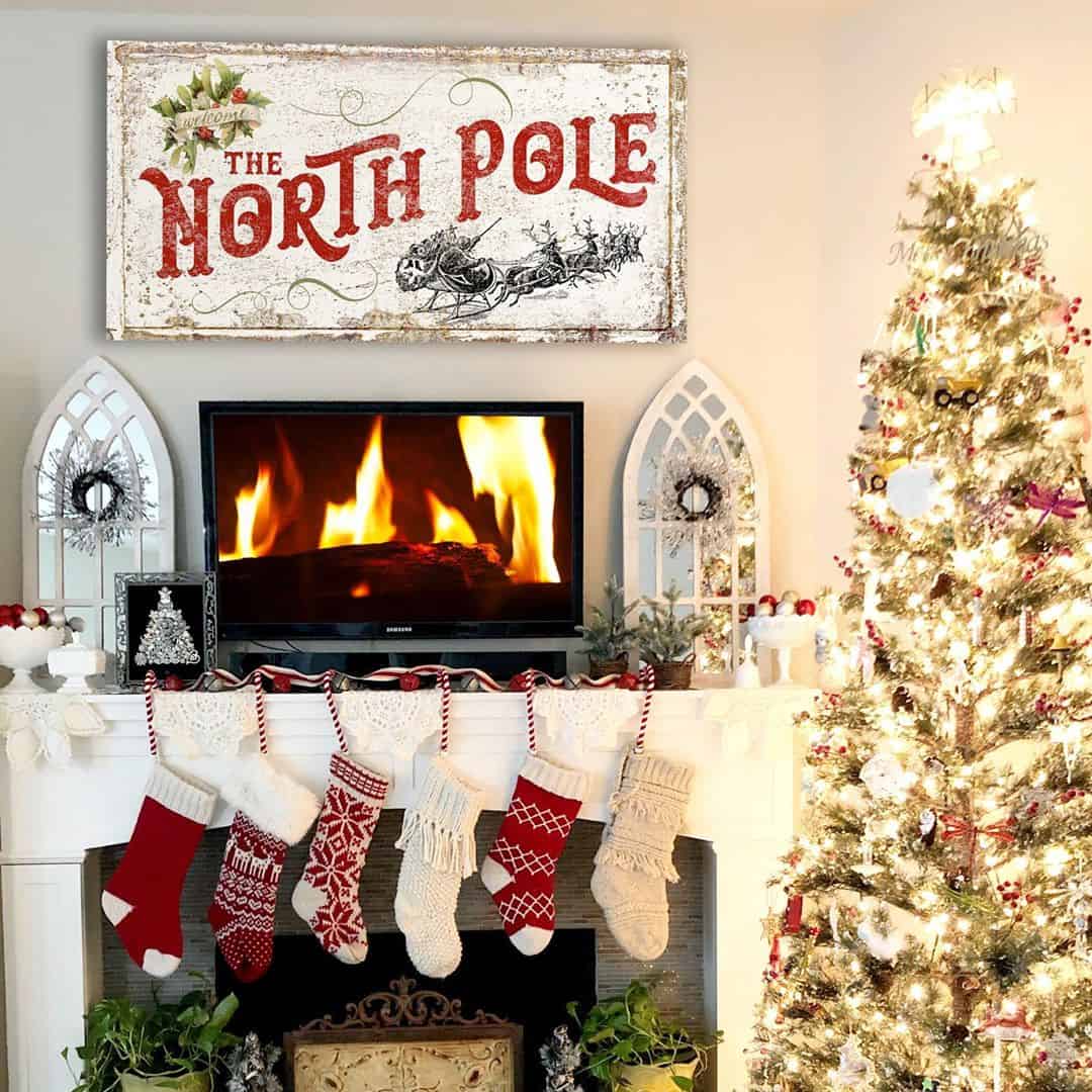22 Festive Mantel Decoration Ideas For Christmas 22 Festive Mantel Decoration Ideas For Christmas