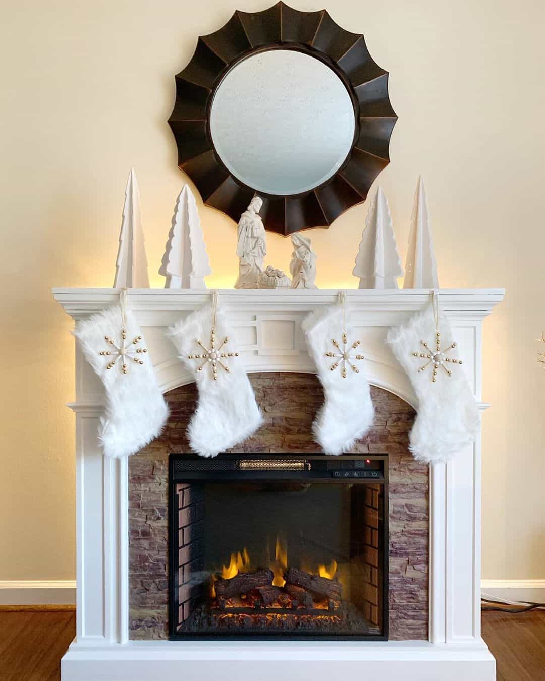 22 Festive Mantel Decoration Ideas For Christmas 22 Festive Mantel Decoration Ideas For Christmas