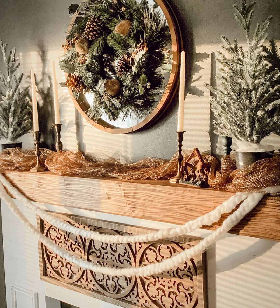 22 Festive Mantel Decoration Ideas For Christmas 22 Festive Mantel Decoration Ideas For Christmas