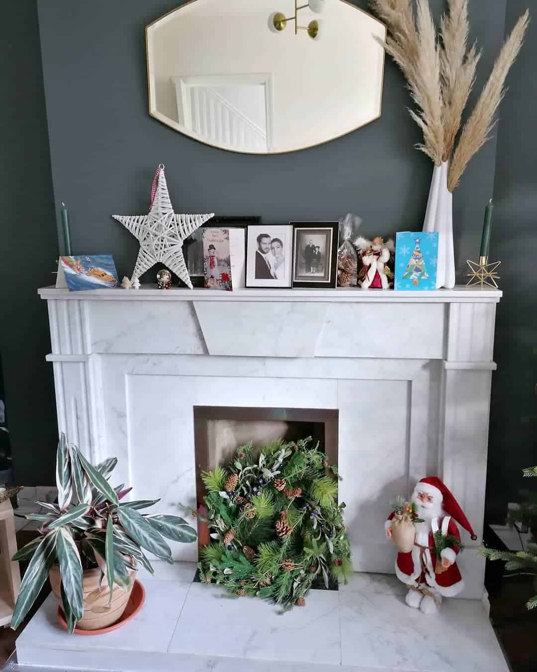 22 Festive Mantel Decoration Ideas For Christmas 22 Festive Mantel Decoration Ideas For Christmas