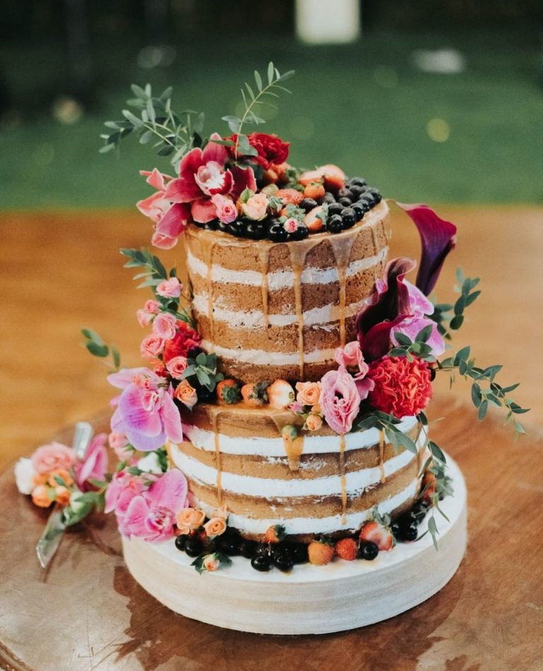 21 Chic and Sophisticated Naked Wedding Cake Examples