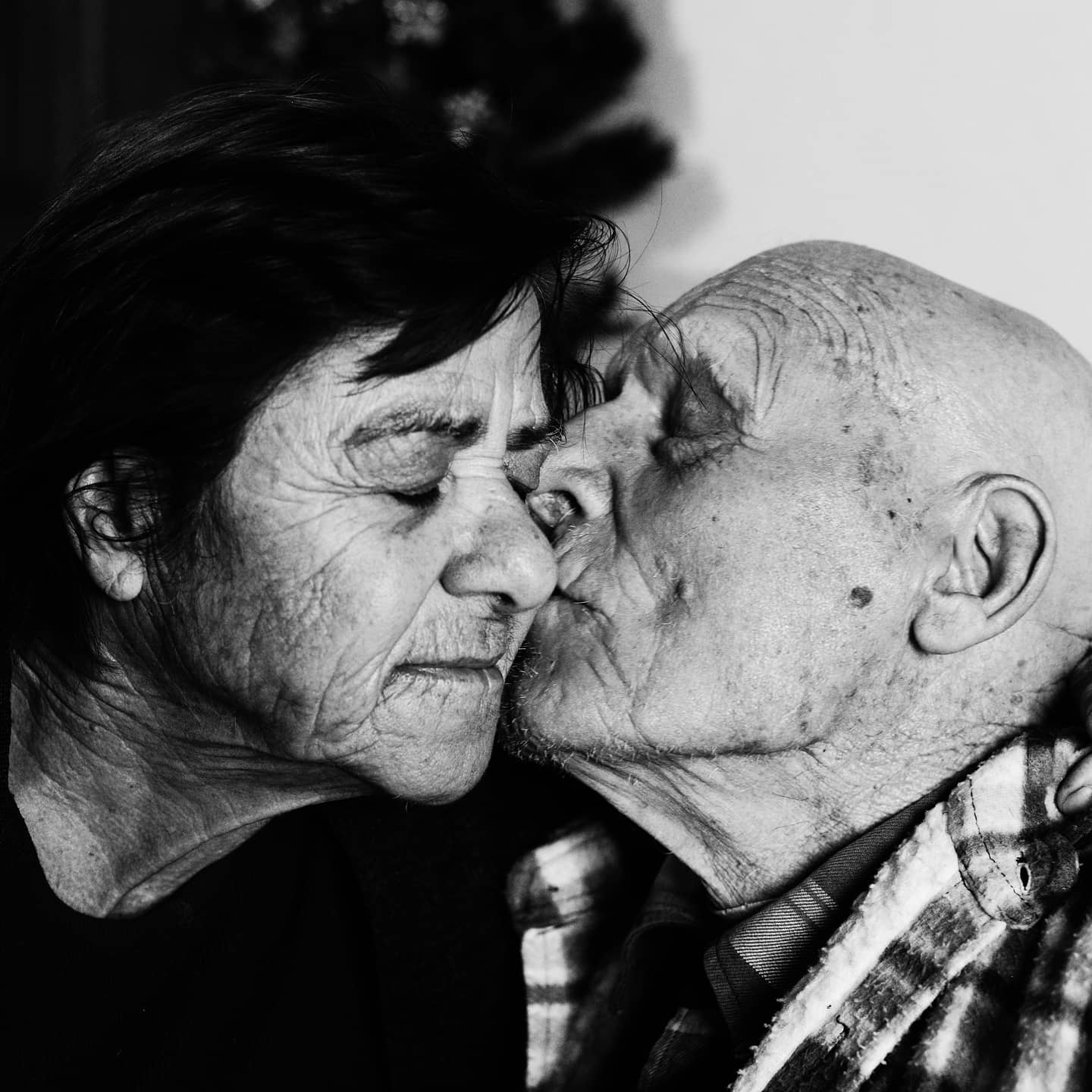 elderly couple photgraphed in black and white