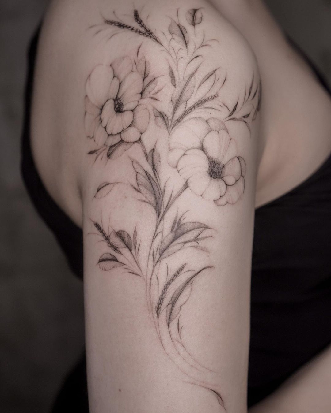 beautiful upper arm flower tattoos 