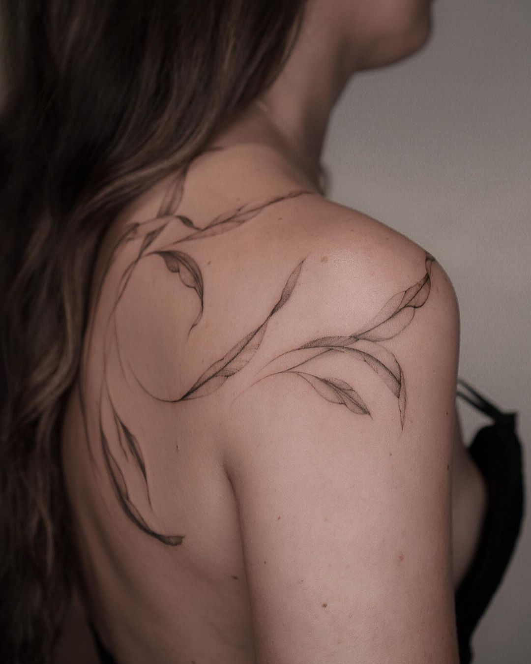 beautiful shoulder flower tattoos