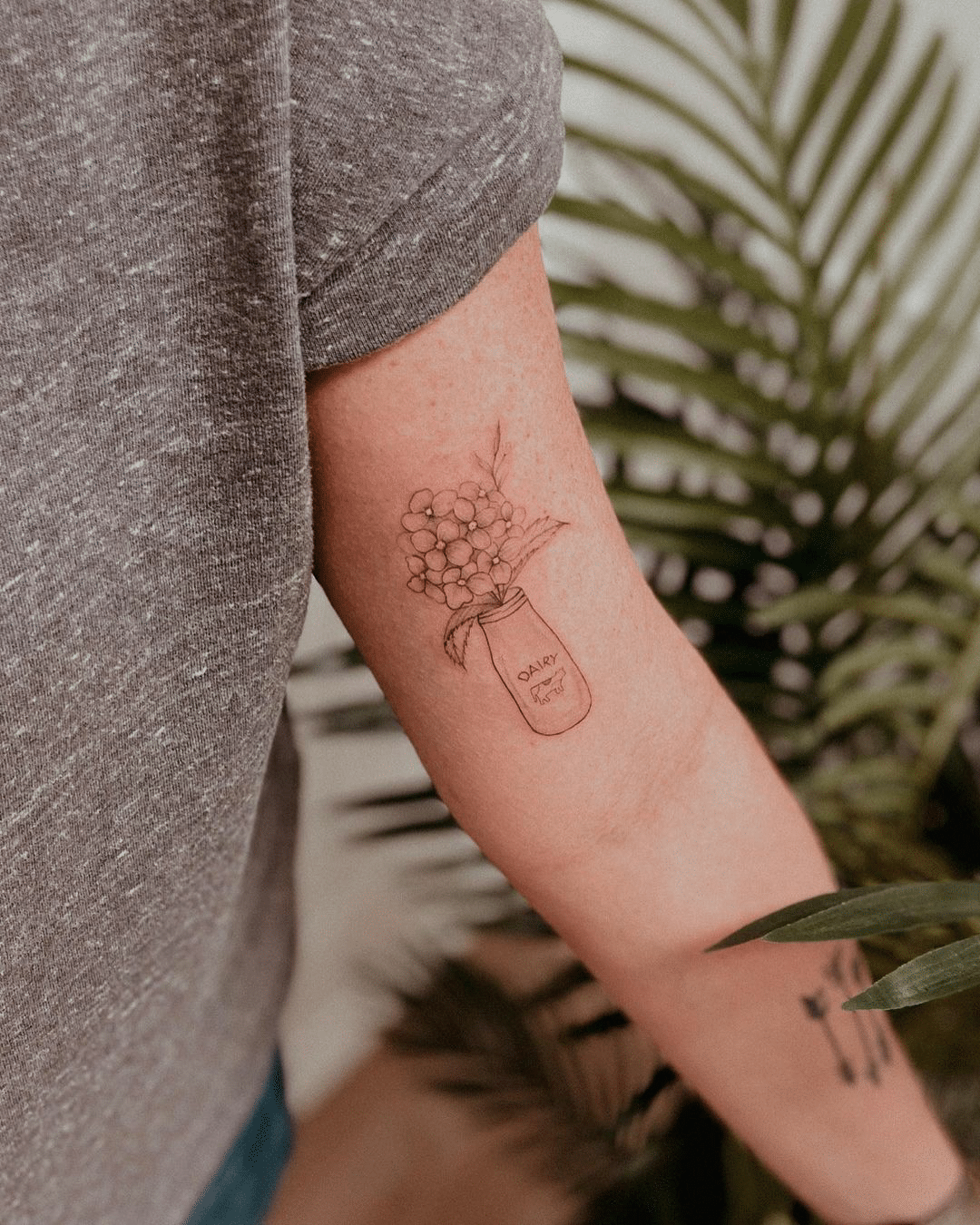 Amazon.com: Fine Line Flower Tattoo Book: 777 cool one line and single  needle tattoos for her and him | boho tattoos small | tattoo design book  for beginners | minimal designs: 9783910363038: Digiworx, Kohls: Books